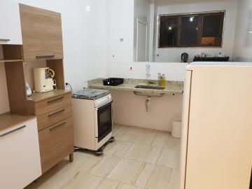 Alugar Apartamento / Padrão em Guarujá. apenas R$ 2.500,00